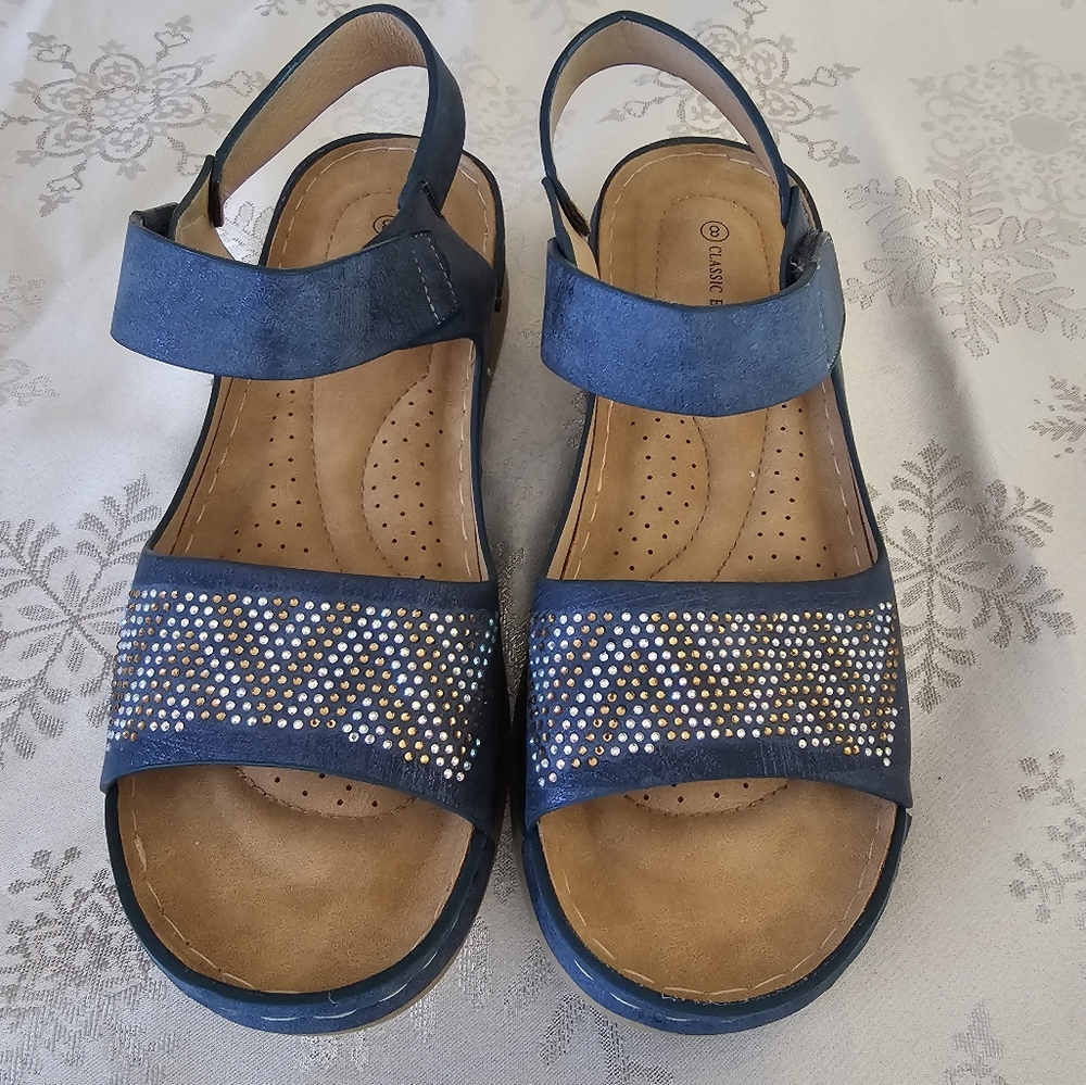 Women's Sandals with Rhinestone Like Accents Lightweight Beach Travel  Sz 8